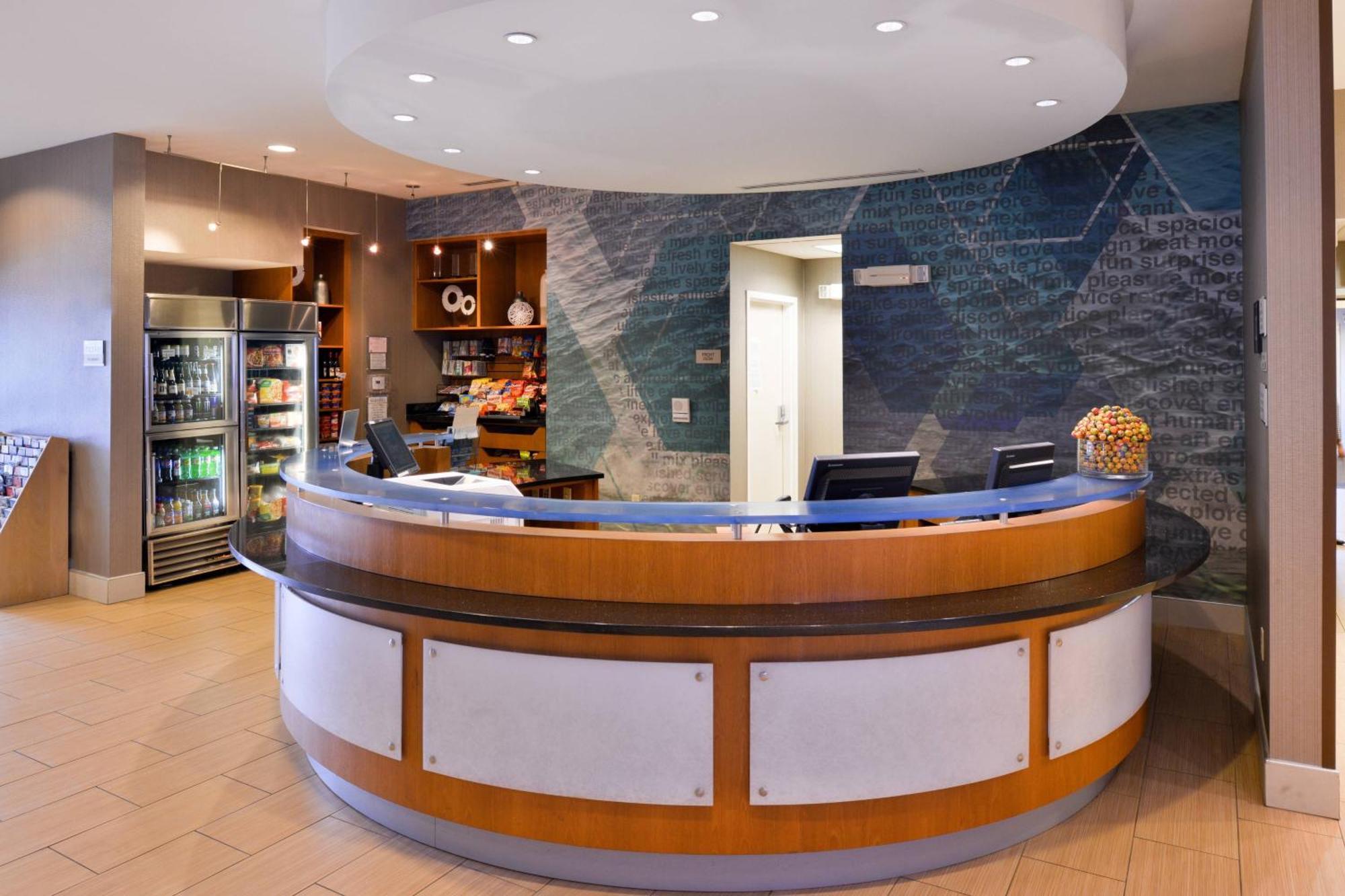 科罗纳河畔春季山丘套房酒店 科洛纳 外观 照片